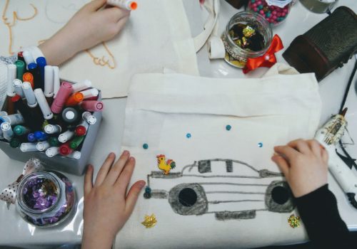 Выездной мастер-класс по росписи сумок на мероприятие в Москве