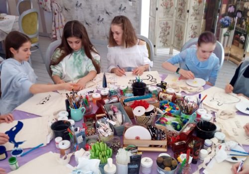Выездной мастер-класс по росписи шопперов на мероприятие в Москве