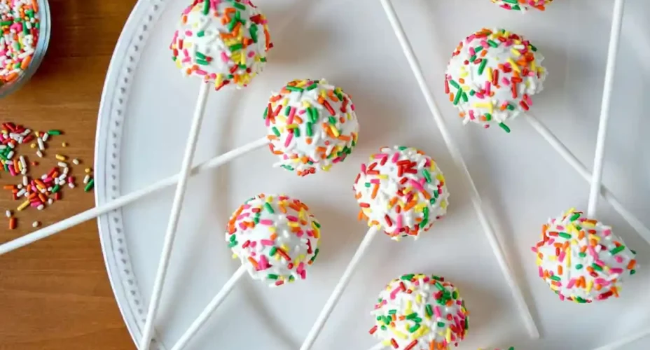 no-bake-cheesecake-cookie-pops-recipe-1